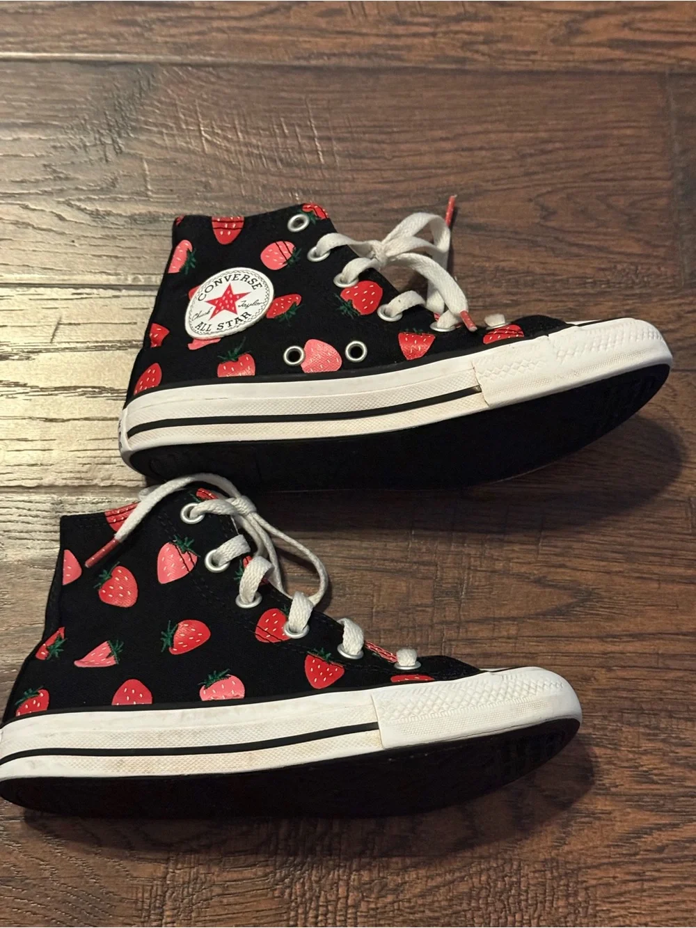 Converse Chuck Taylor All Star High-Top Sneakers Red Strawberry Motif Youth 13.5